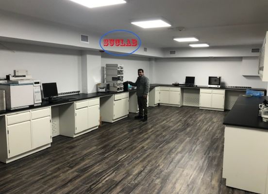 良い値段 Customized Corrosion-resistant and Acid and Alkali Resistant Chem Lab Workbench Maker with Safety Features オンライン